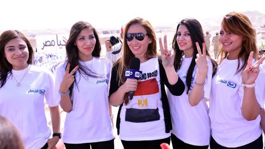 بالصور.. نجوم النهار يقيمون مأدبة لعمال مشروع قناة السويس